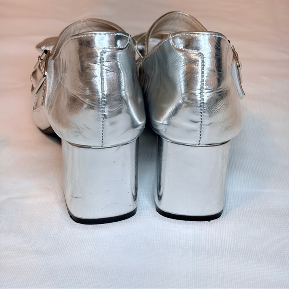 Elegant Silver Bow Heels - Picture 3 of 8